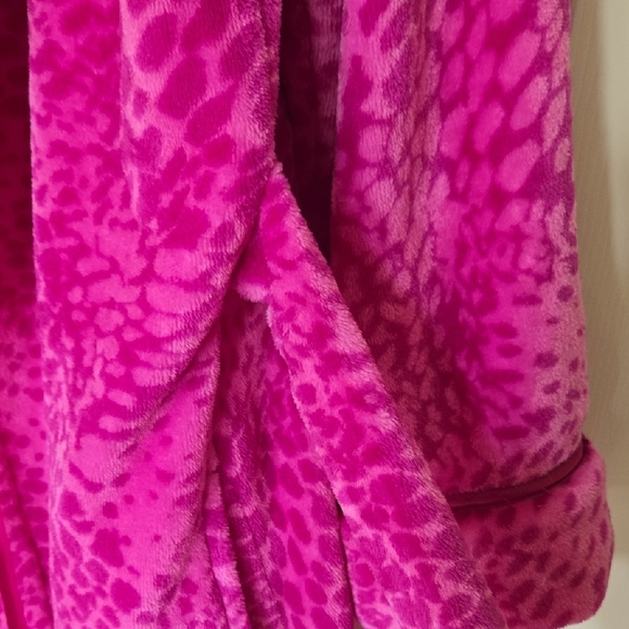 Pink Leopard Print Women's Robe - Picture 10 of 10